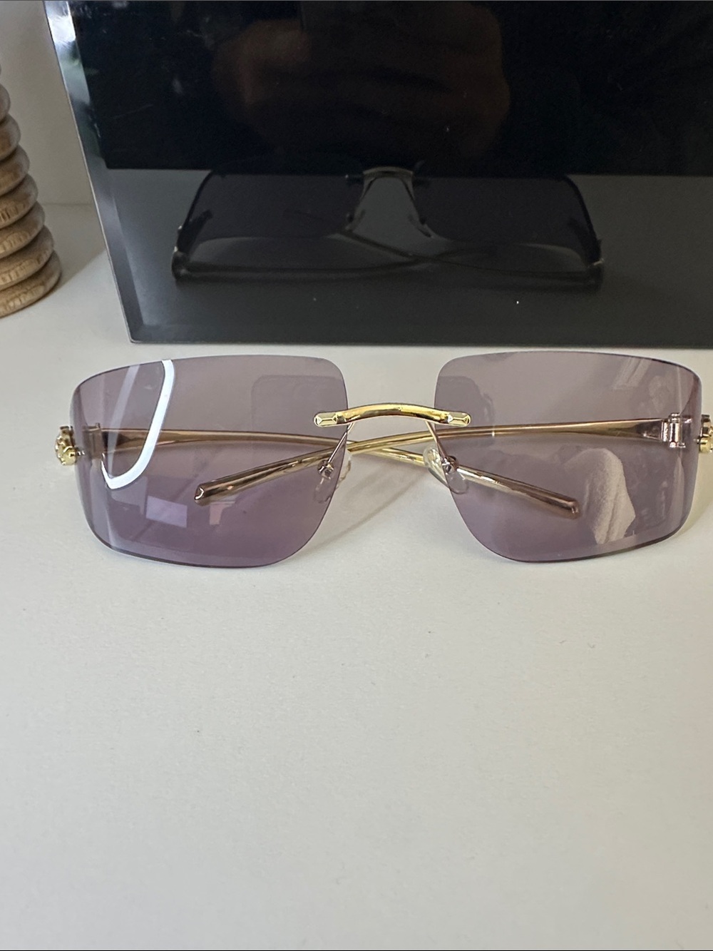 Women’s sunglasses with gold trim